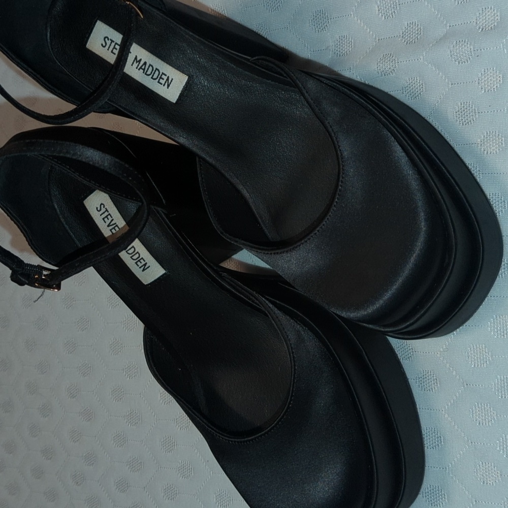 STEVE MADDEN CHARLIZE BLACK SATIN PLATFORM HEELS - Picture 4 of 5
